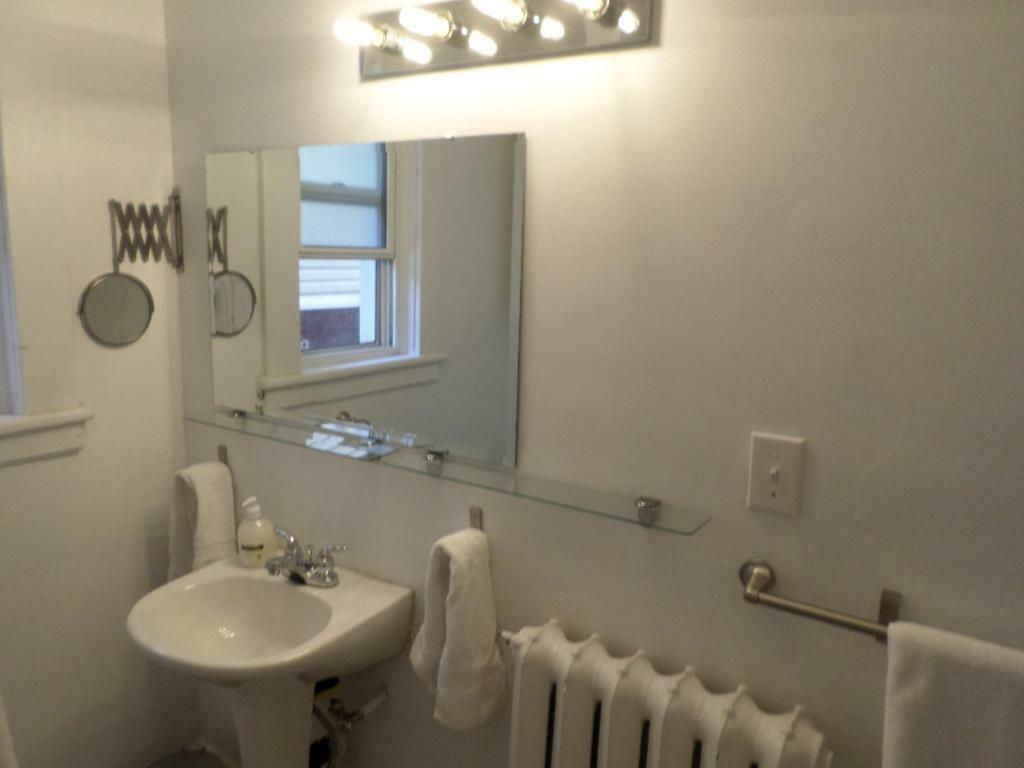 Beautiful, Clean, Quiet 2 Br-In Downtown Ottawa. Parking, Wifi And Netflix Included公寓 外观 照片